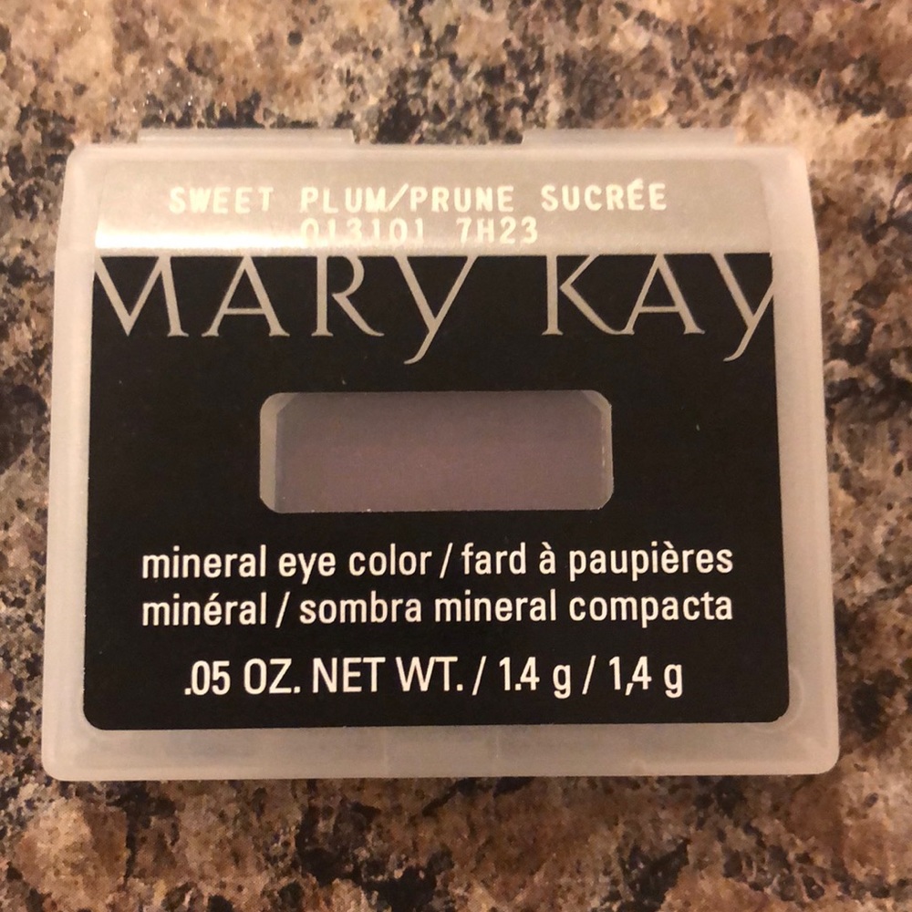 Mary Kay sweet plum eyeshadow